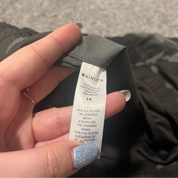 Athleta printed MESH RACER RUN SHORT 4” - Picture 9 of 10